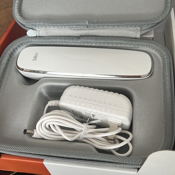 Silk'n Titan Anti Aging Skin Tightening Device - Picture 7 of 7